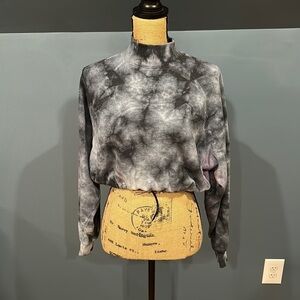 Aeropostale cropped sweatshirt/light long sleeve size medium women’s